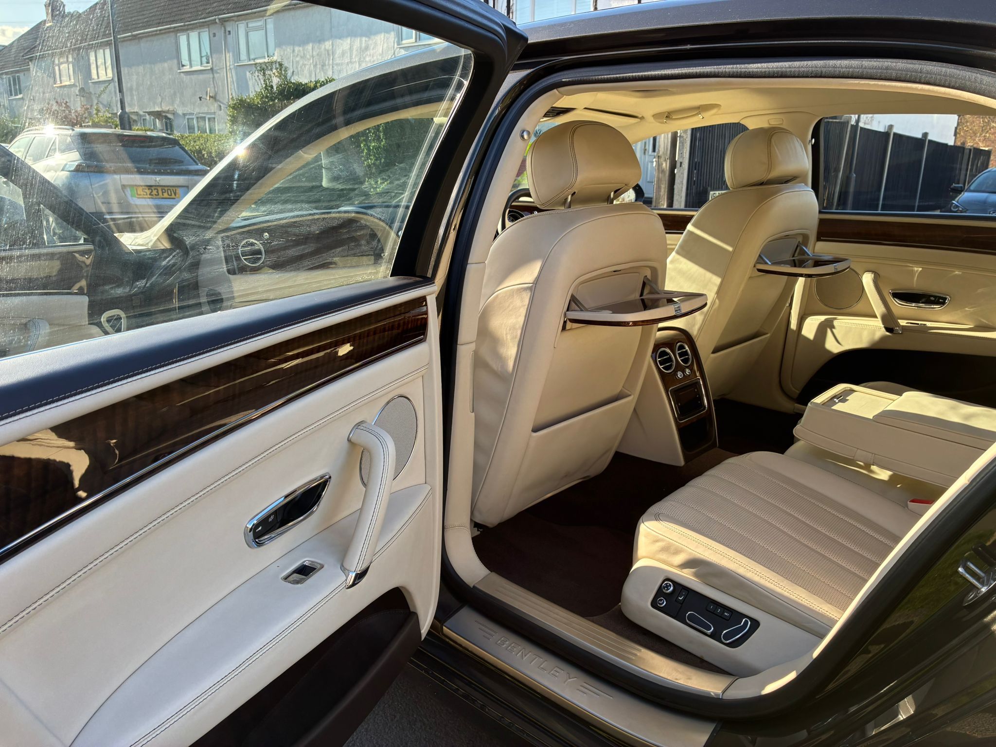 Bentley Flying Spur V8 - Rear cabin with quilted leather and tray tables